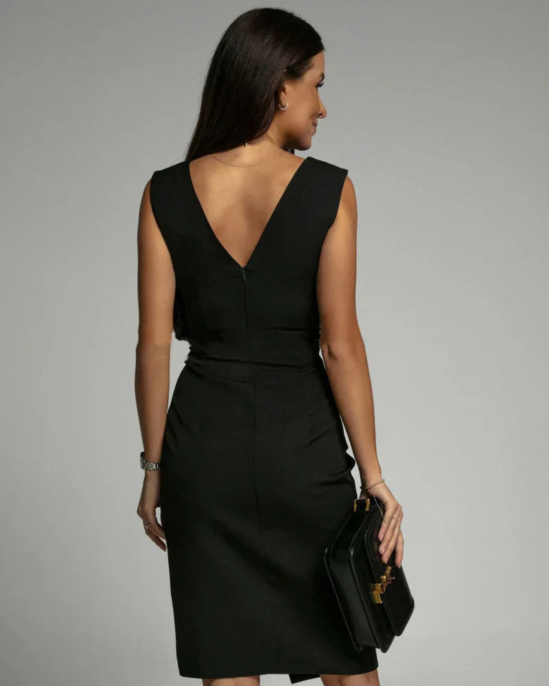 Nuala - Fitted Dress with V-Neckline and Slit